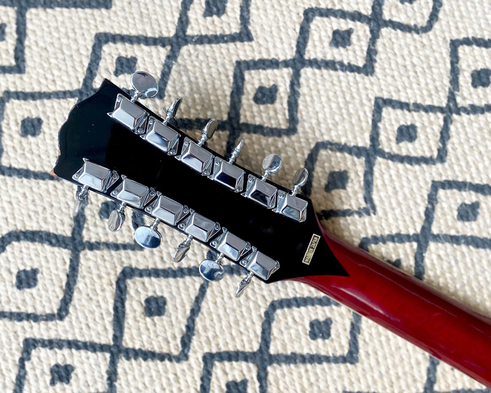 Pearl 12-String Hummingbird