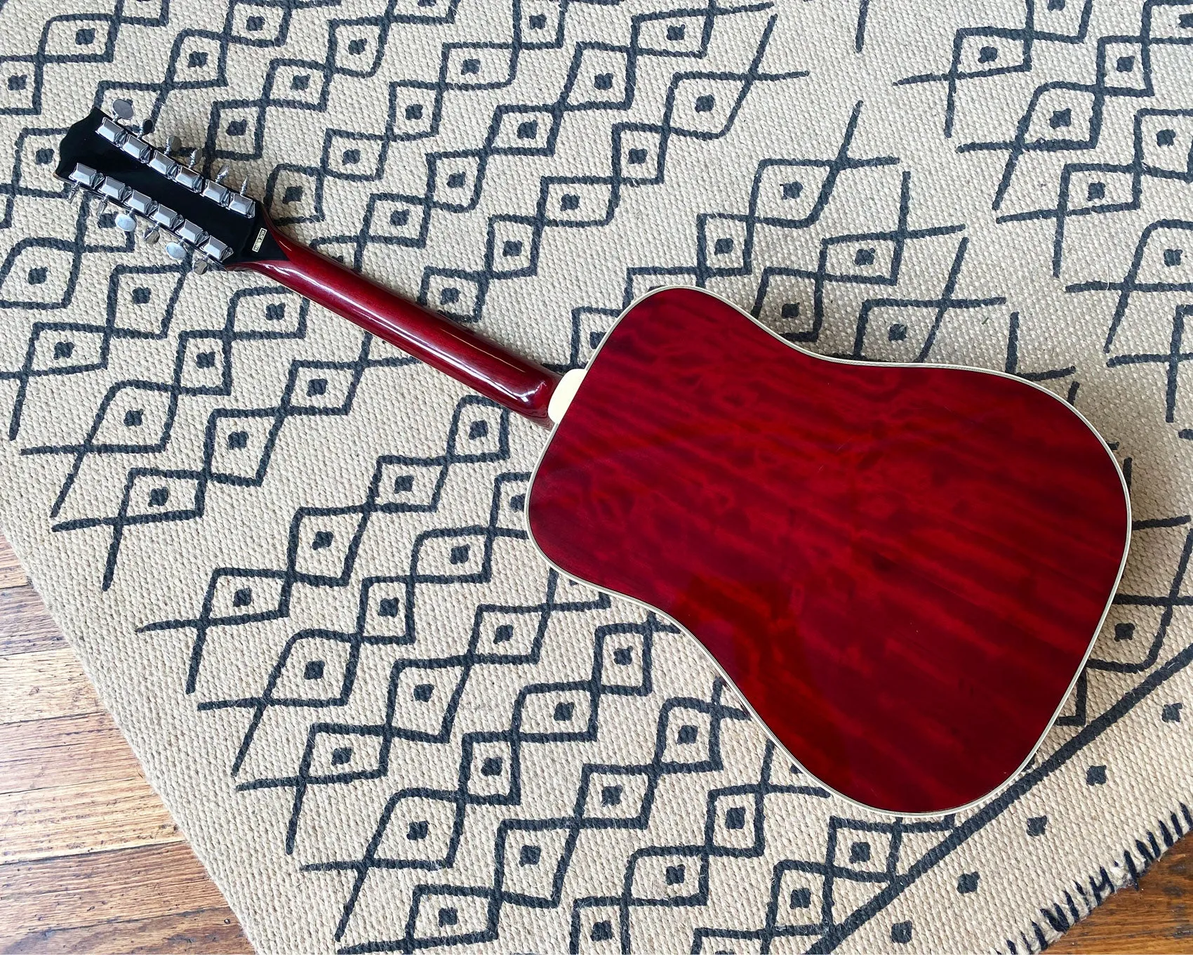 Pearl 12-String Hummingbird