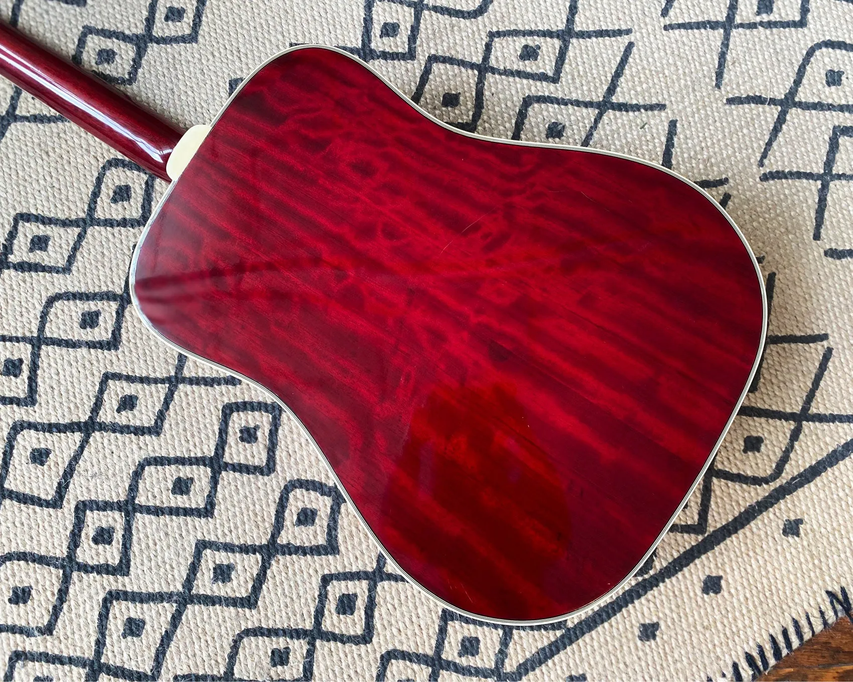 Pearl 12-String Hummingbird