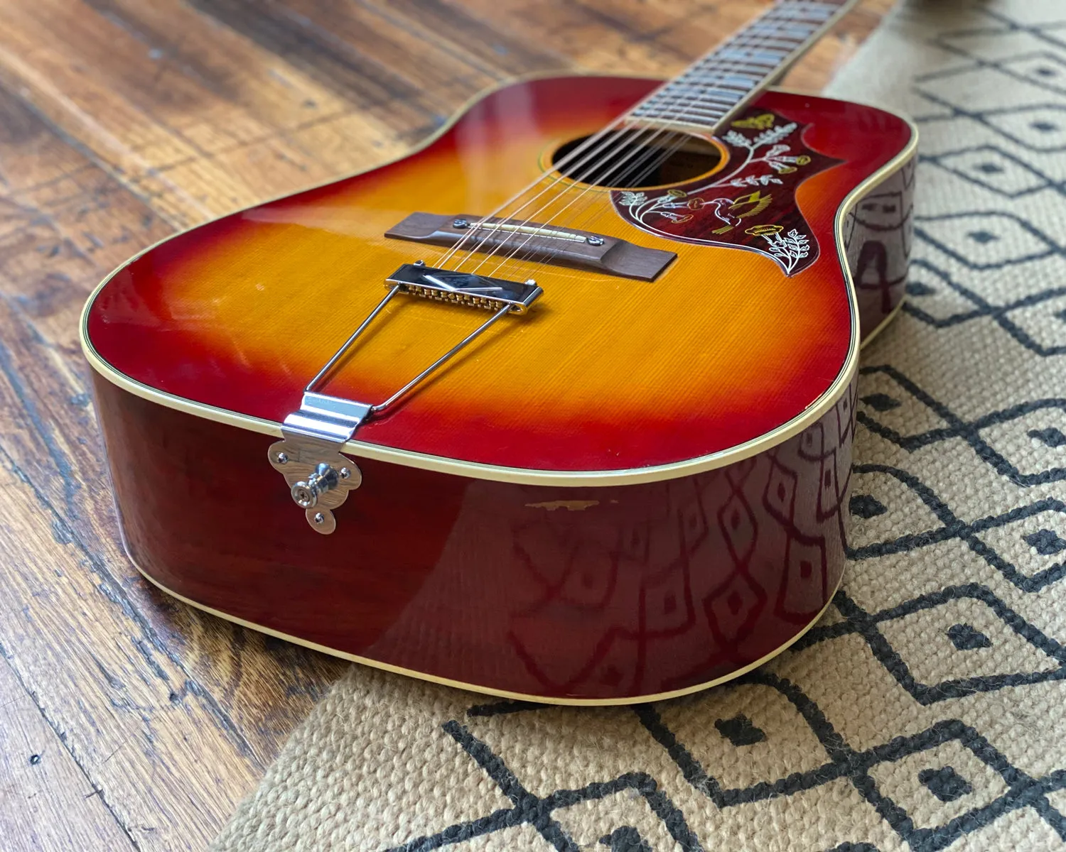 Pearl 12-String Hummingbird