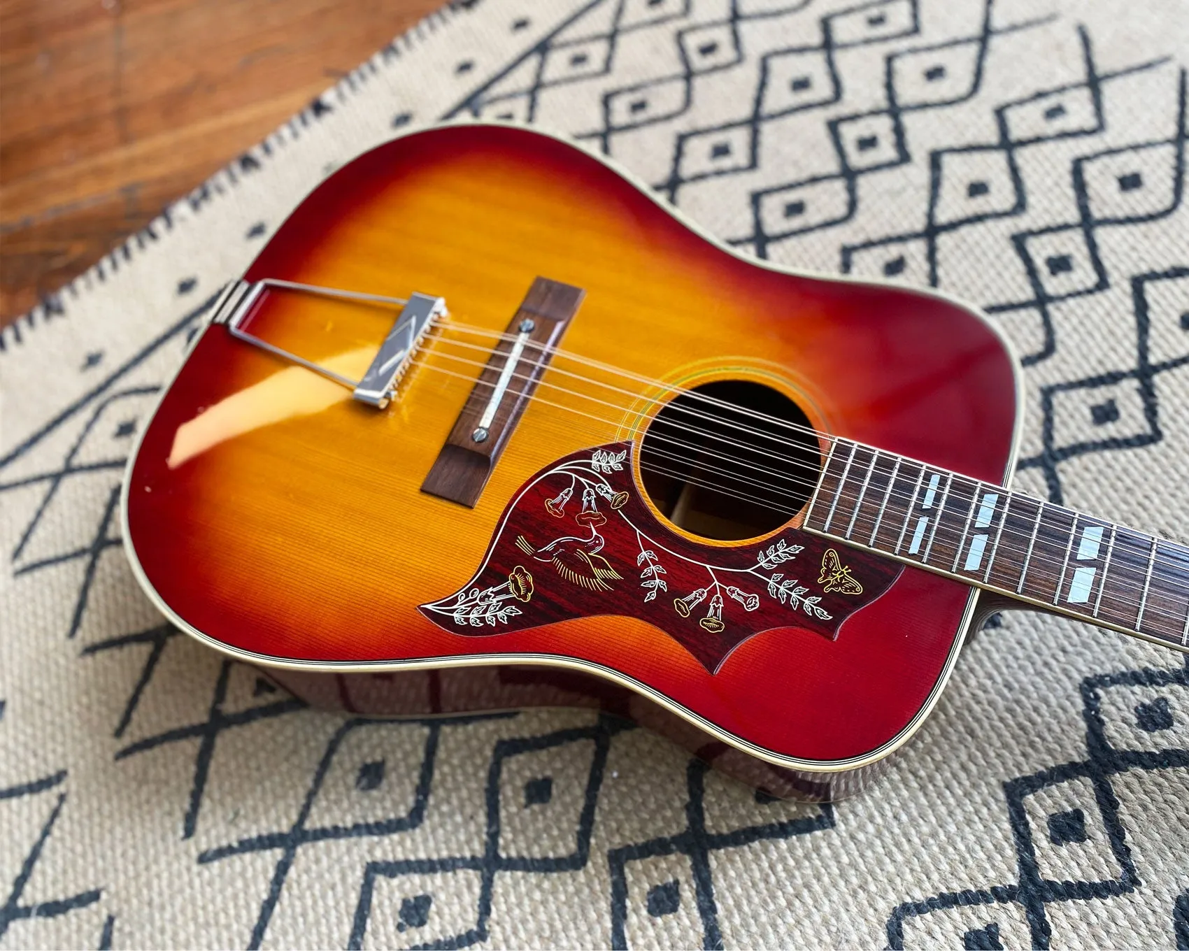 Pearl 12-String Hummingbird